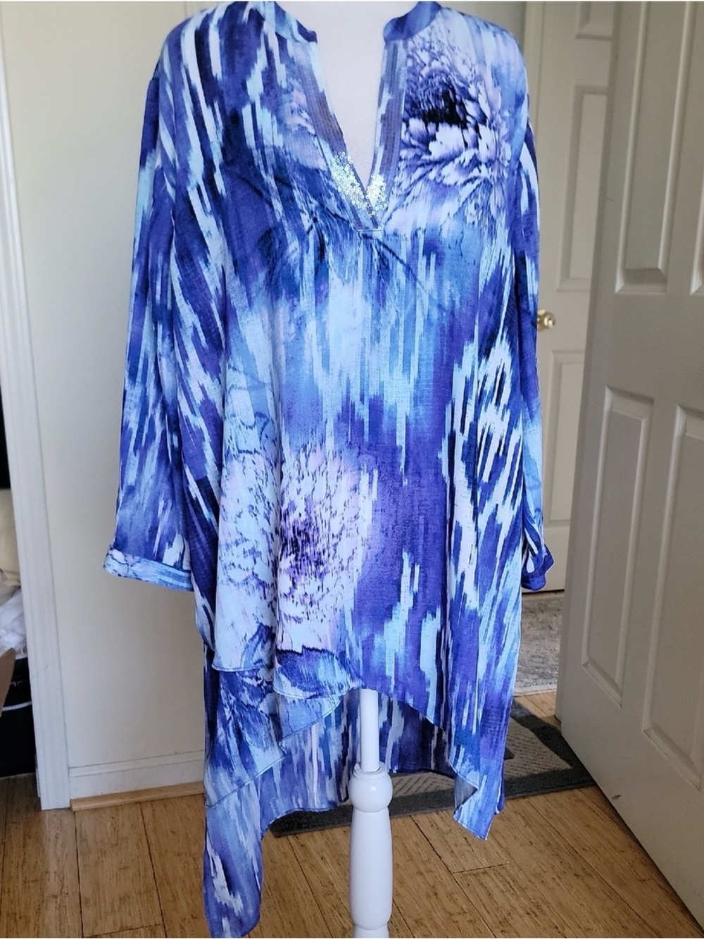 Chico's Blue & White Abstract V-Neck Tunic